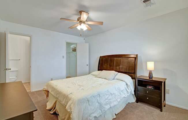 a bedroom St. James Place Bedroom Apartments in Milwaukee, WIwith a large bed and a ceiling fan