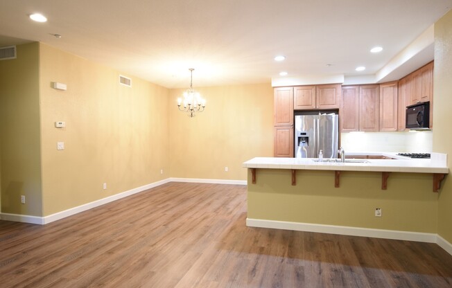 Sharp Midtown 2 Bedroom 2.5 Bath Two Story Condo in San Jose