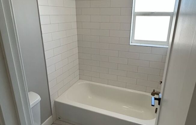 1 bed, 1 bath, 574 sqft, $1,195, Unit 18