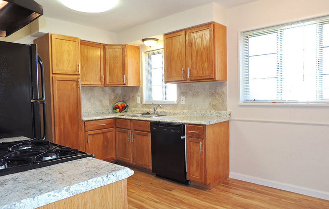 3 Bed & 2 Full Bath Cape Cod for Rent!