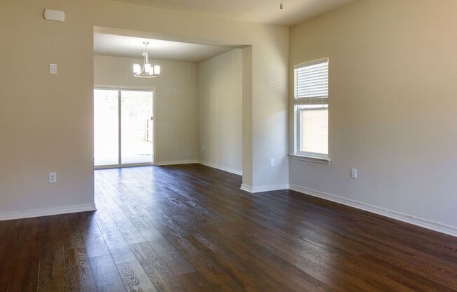 Huge, covered patio CRESTVIEW!!