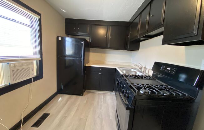 1 bed, 1 bath, 964 sqft, $925, Unit 240