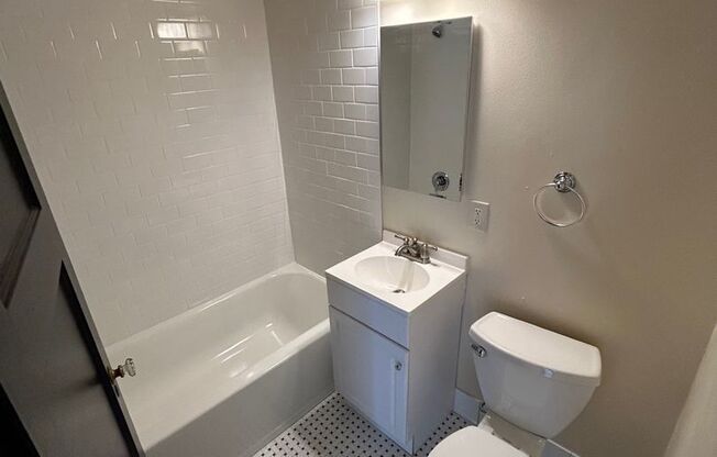 Studio, 1 bath, 370 sqft, $895, Unit A-39