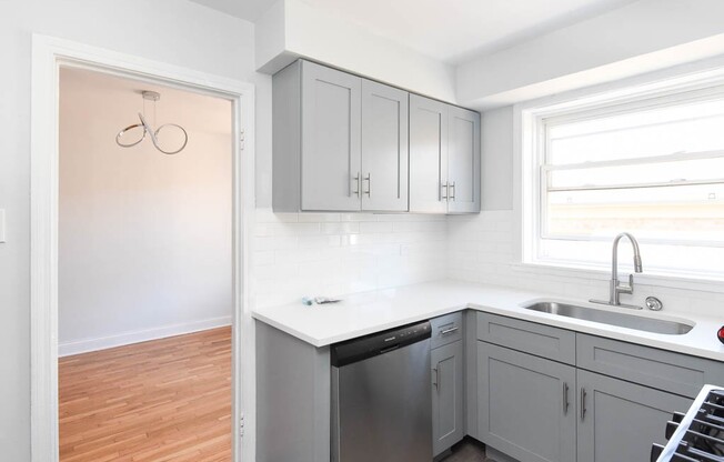 2735 BERWYN