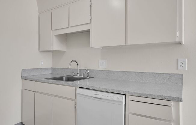 1 bed, 1 bath, 711 sqft, $1,135, Unit 332-25