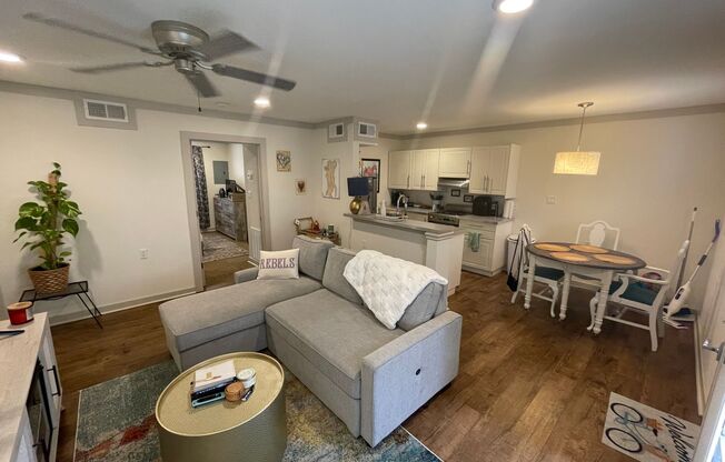 1 bed, 1 bath, $1,375, Unit Unit 202