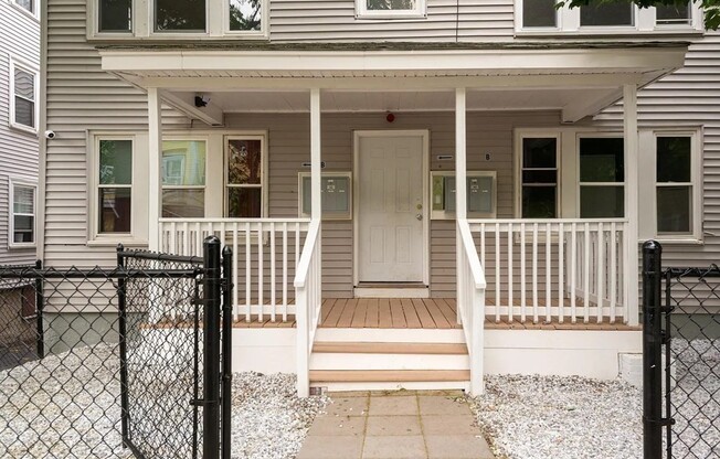 2 beds, 1 bath, 900 sqft, $2,550, Unit 3L