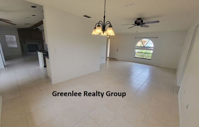 Large 2 Bed/2 Bath/2 Car Garage Home in New Port Richey- 1657sqft!