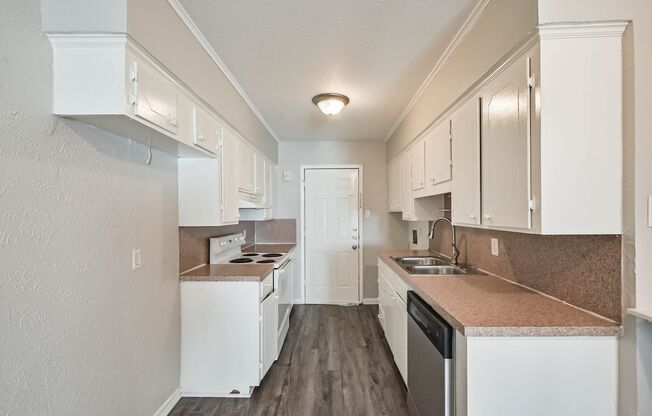 2 beds, 1 bath, $1,325