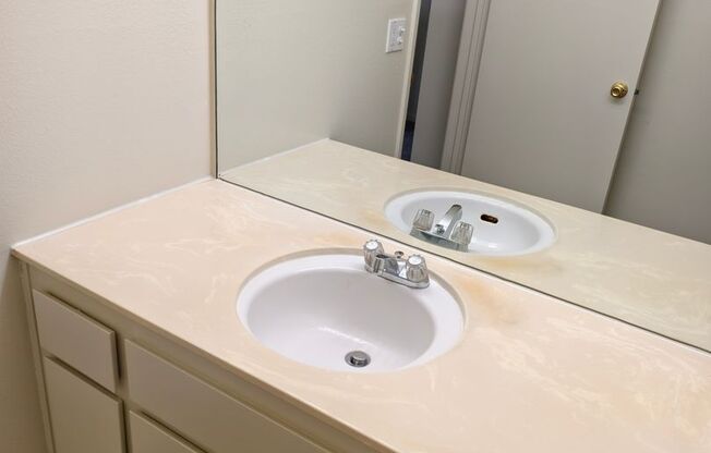 2 beds, 2 baths, 1,097 sqft, $2,630, Unit 1521