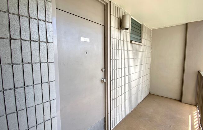 STUDIO w/ 1 PARKING AVAILABLE NOW NEAR UH MANOA!!!