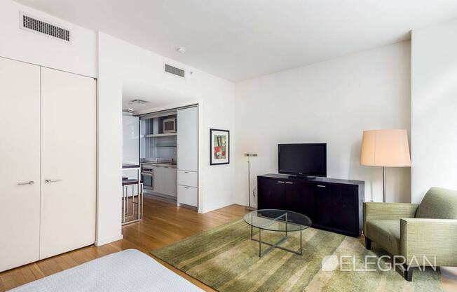 Studio, 1 bath, 590 sqft, $4,300, Unit 6C