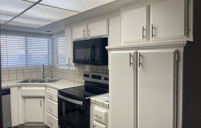 2 beds, 2 baths, $1,750, Unit 817-36