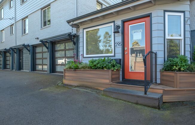 2 beds, 1 bath, 910 sqft, $1,900, Unit 18