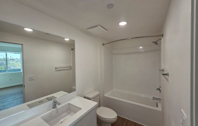 1 bed, 1 bath, 651 sqft, $2,545, Unit 2116-301