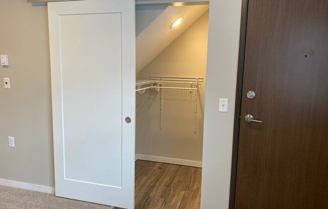 2 beds, 1 bath, 950 sqft, $1,495, Unit 145204