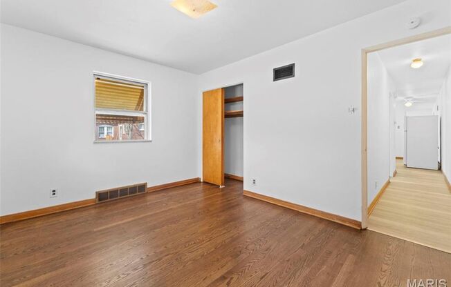 2 beds, 1 bath, 770 sqft, $1,200, Unit Southwest Ave - 2048