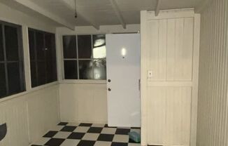 1 bed, 1 bath, $1,100, Unit Apt 1 2nd FL Rear