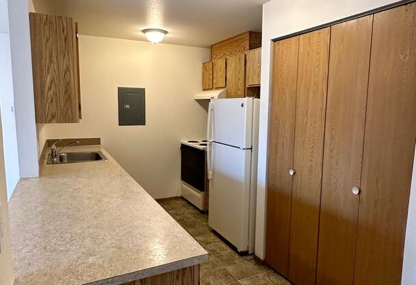 3 beds, 1 bath, 850 sqft, $2,175, Unit 206