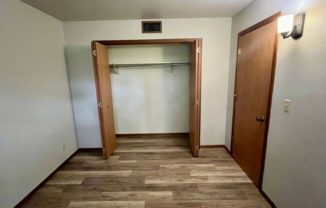 2 beds, 1 bath, 750 sqft, $895