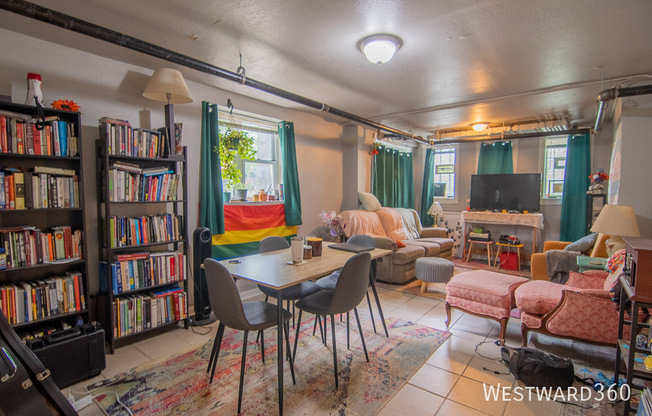 3821 W WRIGHTWOOD