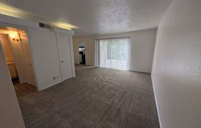 1 bed, 1 bath, 784 sqft, $850, Unit 35-B