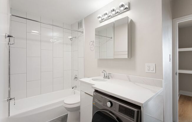 2 beds, 1.5 baths, 976 sqft, $3,045, Unit 18K