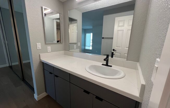 2 beds, 1 bath, 821 sqft, $2,760, Unit F022