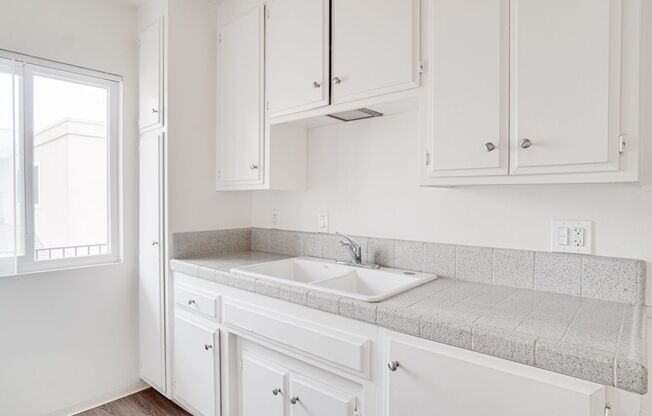 Sunset Cliffs Apartments