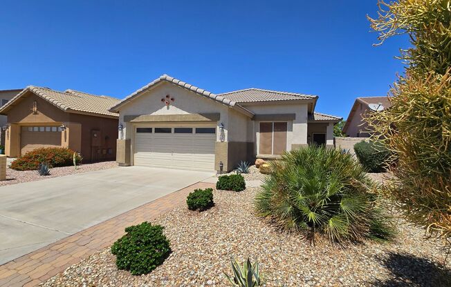 Clean and Cozy home in desirable Palm Valley!