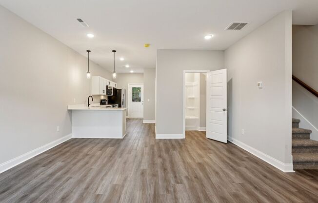 4 beds, 3 baths, 1,425 sqft, $1,795, Unit 201