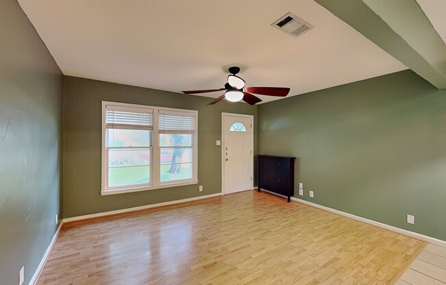 412 HARRISON LN