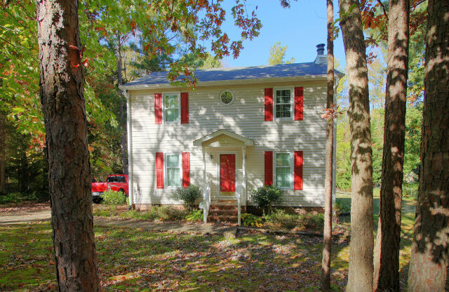Fantastic 3 bedroom home with large fenced yard in SE Durham!