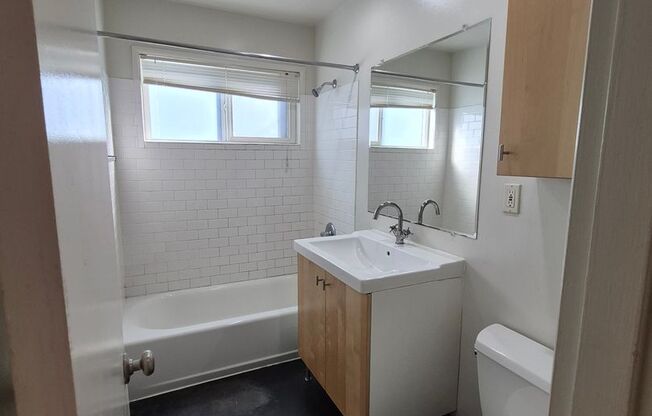 1 bed, 1 bath, 525 sqft, $1,200, Unit Unit #4
