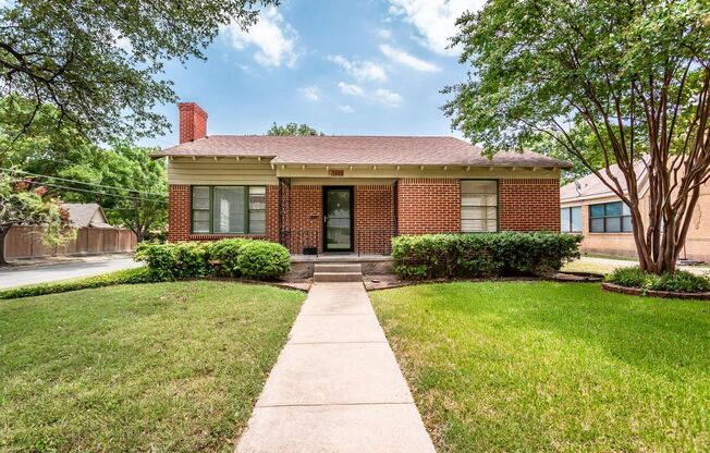 1500 HOLLYWOOD AVE IN OAK CLIFF