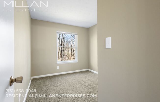 2 beds, 1 bath, 650 sqft, $975, Unit 100 Valley View Drive; Apt. B15
