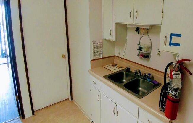 Studio, 1 bath, 300 sqft, $695, Unit 48