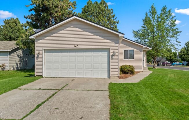 3 bed 2 bath home on a corner lot in Cheney WA!