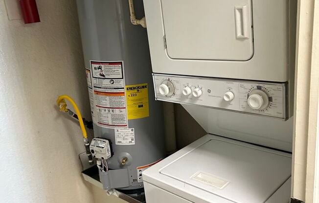 2 beds, 2 baths, 957 sqft, $1,015, Unit 70