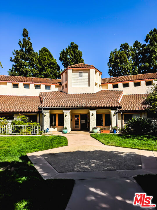 501 PALISADES DR