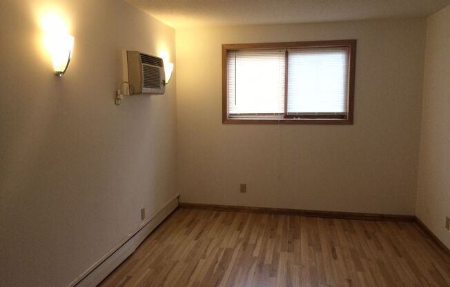 1 bed, 1 bath, $1,000