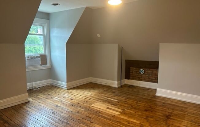 1 bed, 1 bath, 1,000 sqft, $1,375, Unit Apt 4
