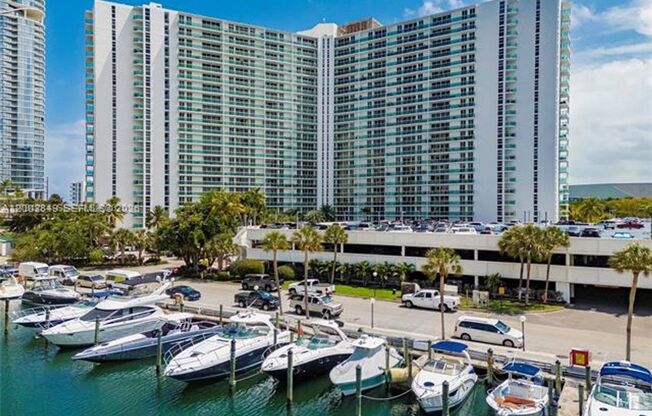 2 beds, 2 baths, 1,357 sqft, $4,000, Unit 100 Bayview Dr # 508