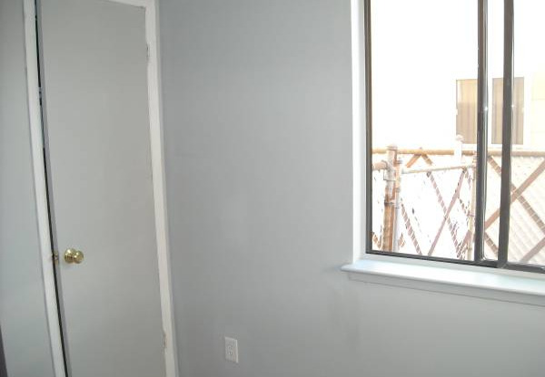 100 Furness Pl