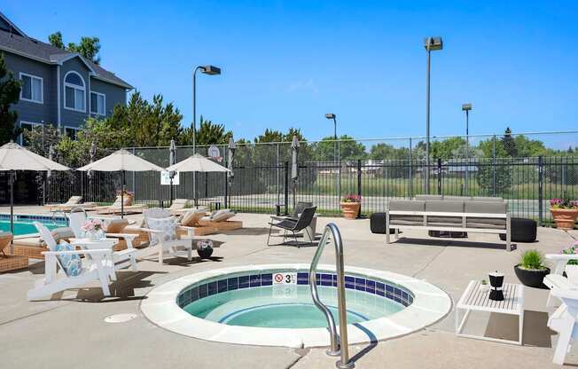 The Outdoor Hot Tub at Horizon East Apartments