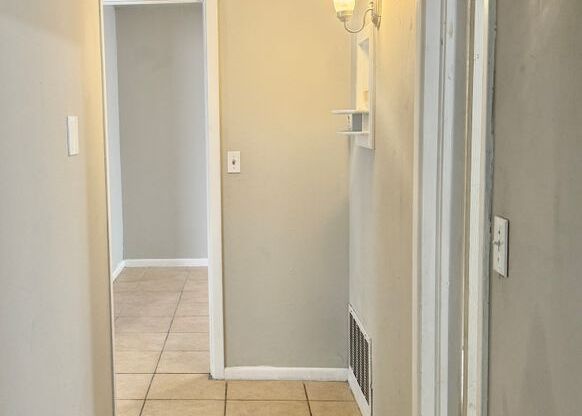 3 beds, 1 bath, $1,125