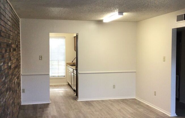 2 beds, 2 baths, 995 sqft, $800, Unit 22