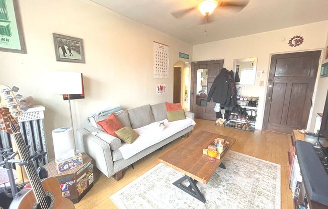 1 bed, 1 bath, $1,045, Unit 301
