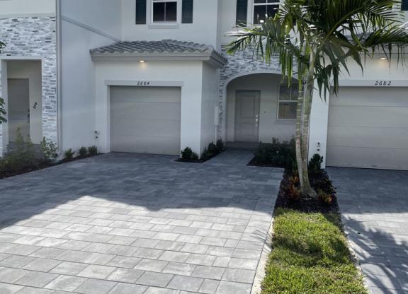 2684 SE 11 CT