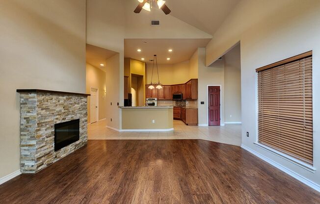 Champions Village  3/2/2 House with 2 Living Areas & 2 Dining Areas / Fridge , Washer, Dryer Included / NBISD